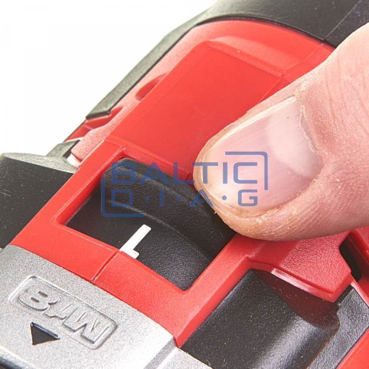 Аккумуляторная отвертка / дрель Milwaukee M18 CBLDD-502C