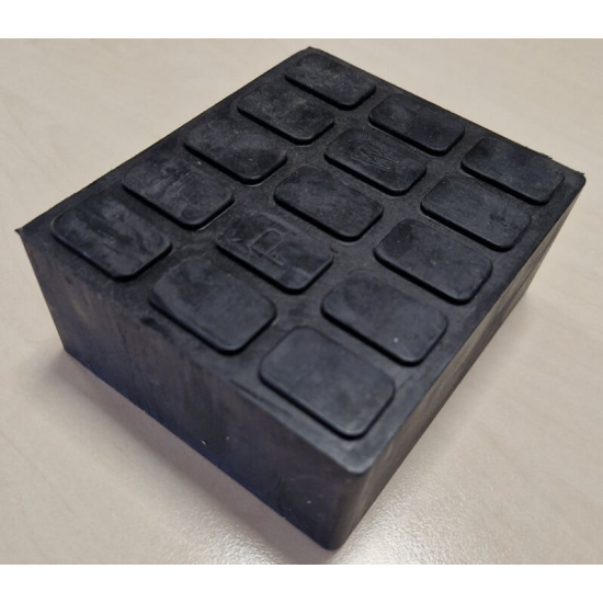 Rubber lift pad 110 x 110 x 50 mm